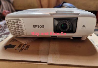 Espon projector home cinema 880 urgent sell!!