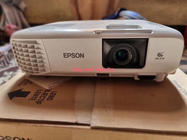 Espon projector home cinema 880 urgent sell!!